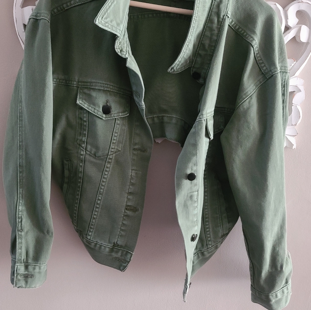 Cropped Jean Jacket - Picture 4 of 8
